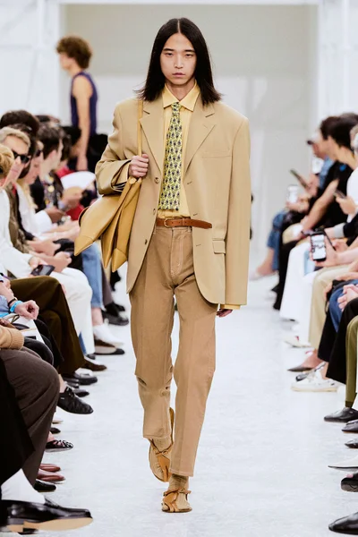 Look 27